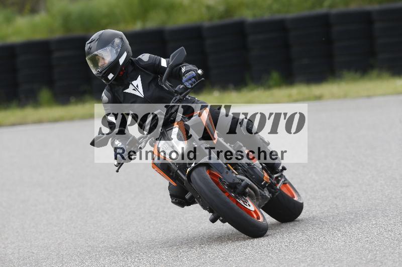 Archiv-2025/09 22.04.2025 Cornu Master School ADR/rot-rouge/1